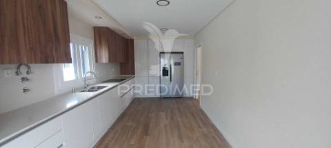 Moradia t4 - quinta da serralheira, setúbal  600.000€