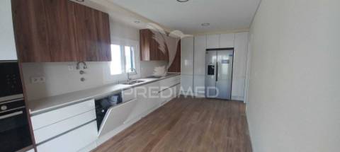 Moradia t4 - quinta da serralheira, setúbal  600.000€