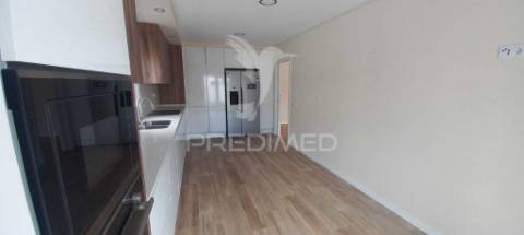 Moradia t4 - quinta da serralheira, setúbal  600.000€