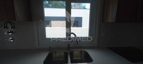 Moradia t4 - quinta da serralheira, setúbal  600.000€