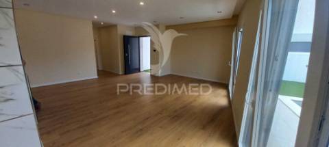 Moradia t4 - quinta da serralheira, setúbal  600.000€