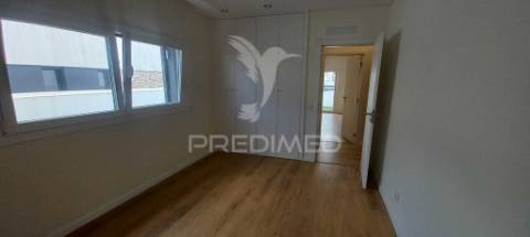 Moradia t4 - quinta da serralheira, setúbal  600.000€