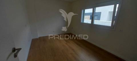 Moradia t4 - quinta da serralheira, setúbal  600.000€