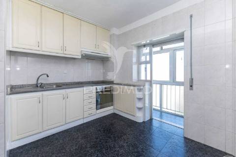 Apartamento t2+1(+2) com garagem box em rio tinto