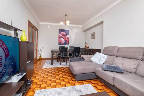 Apartamento t3 equipado e mobilado, localizado em terras de bouro.