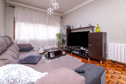 Apartamento t3 equipado e mobilado, localizado em terras de bouro.