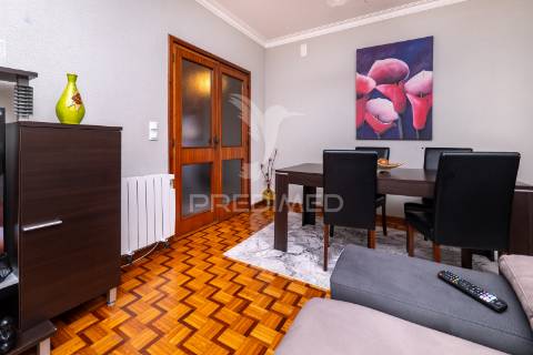 Apartamento t3 equipado e mobilado, localizado em terras de bouro.