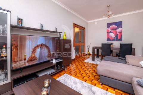 Apartamento t3 equipado e mobilado, localizado em terras de bouro.