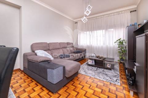 Apartamento t3 equipado e mobilado, localizado em terras de bouro.