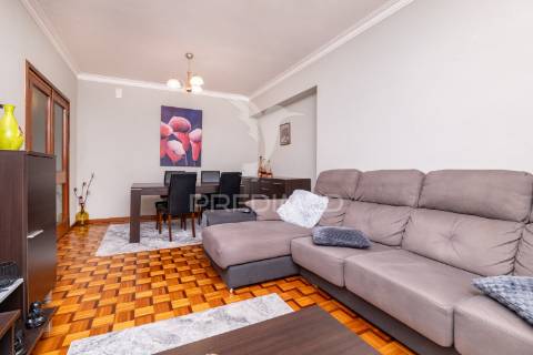 Apartamento t3 equipado e mobilado, localizado em terras de bouro.