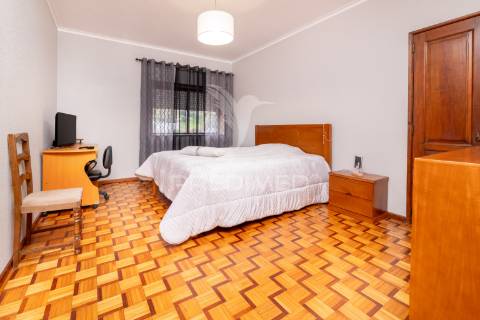 Apartamento t3 equipado e mobilado, localizado em terras de bouro.