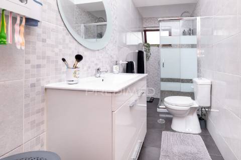 Apartamento t3 equipado e mobilado, localizado em terras de bouro.