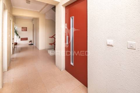 Apartamento t3 equipado e mobilado, localizado em terras de bouro.