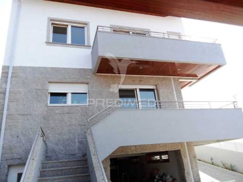 Excelente moradia 3 frentes - valongo