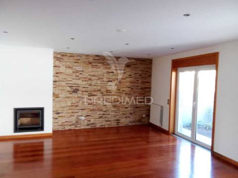 Excelente moradia 3 frentes - valongo