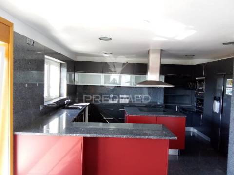 Excelente moradia 3 frentes - valongo