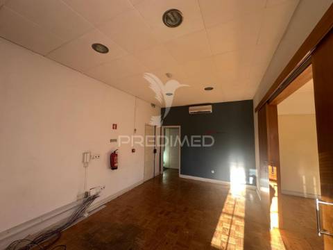 Escritórios/arrendamento