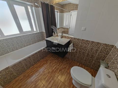 Moradia t2+t1 remodelada. 5min das praias dos salgados,  pêra e galé