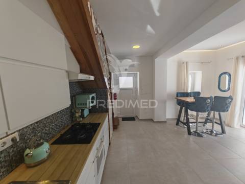 Moradia t2+t1 remodelada. 5min das praias dos salgados,  pêra e galé