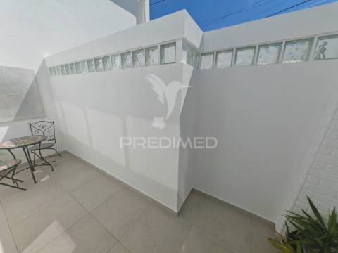 Moradia t2+t1 remodelada. 5min das praias dos salgados,  pêra e galé