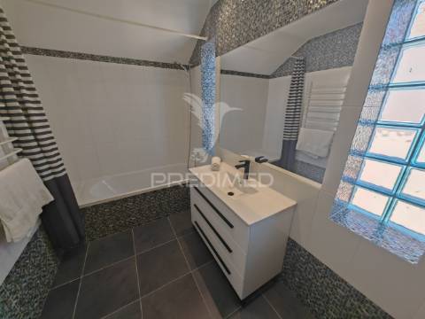 Moradia t2+t1 remodelada. 5min das praias dos salgados,  pêra e galé