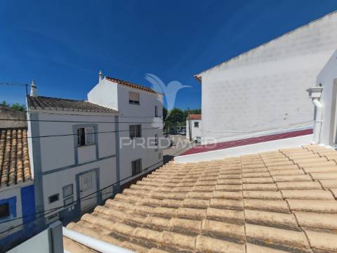 Moradia t2+t1 remodelada. 5min das praias dos salgados,  pêra e galé