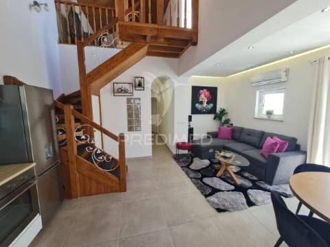 Moradia t2+t1 remodelada. 5min das praias dos salgados,  pêra e galé