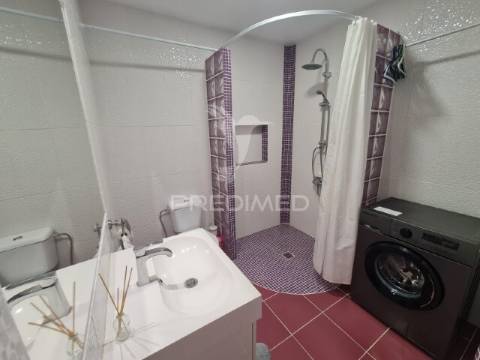 Moradia t2+t1 remodelada. 5min das praias dos salgados,  pêra e galé