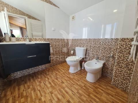 Moradia t2+t1 remodelada. 5min das praias dos salgados,  pêra e galé