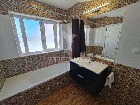 Moradia t2+t1 remodelada. 5min das praias dos salgados,  pêra e galé