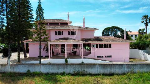 Grande moradia de luxo t5 em altura, perto da praia