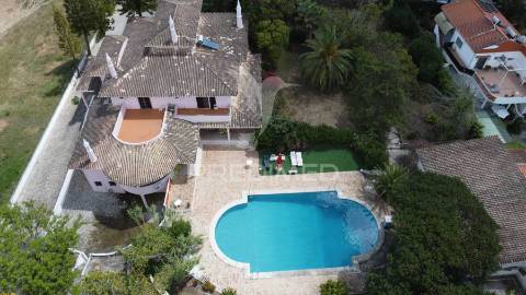 Grande moradia de luxo t5 em altura, perto da praia