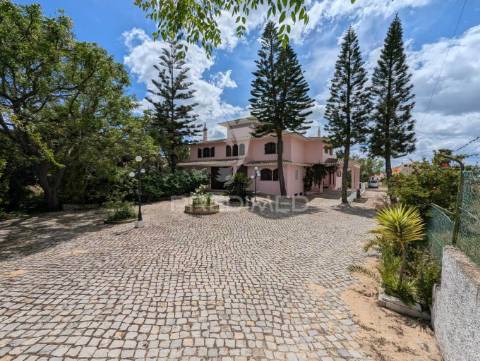 Grande moradia de luxo t5 em altura, perto da praia