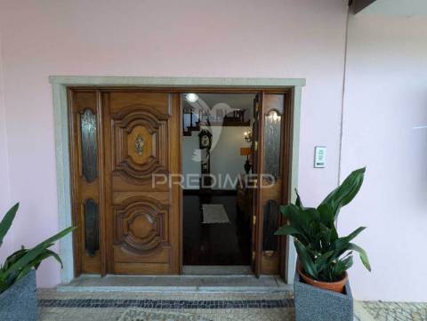 Grande moradia de luxo t5 em altura, perto da praia