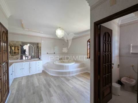 Grande moradia de luxo t5 em altura, perto da praia