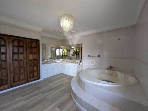 Grande moradia de luxo t5 em altura, perto da praia