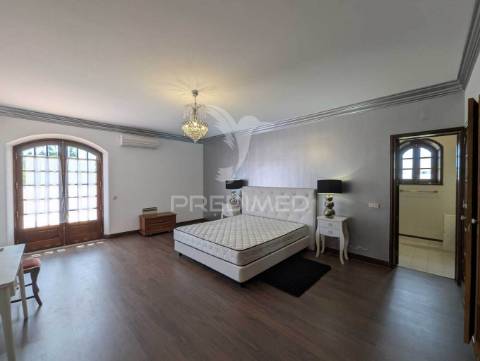 Grande moradia de luxo t5 em altura, perto da praia