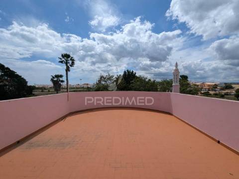 Grande moradia de luxo t5 em altura, perto da praia