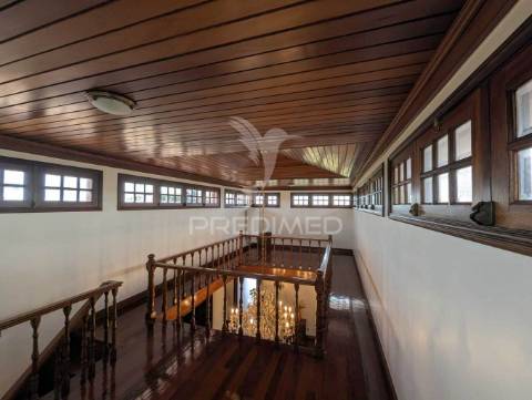 Grande moradia de luxo t5 em altura, perto da praia