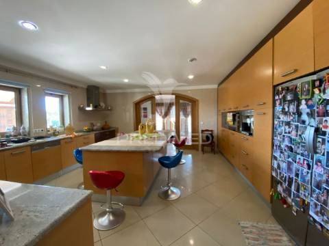 Moradia de sonho com 441 m² – espaço, conforto e elegância na povoa do valado aveiro