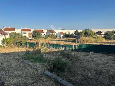 Terreno para moradia com 539m2 no carregado