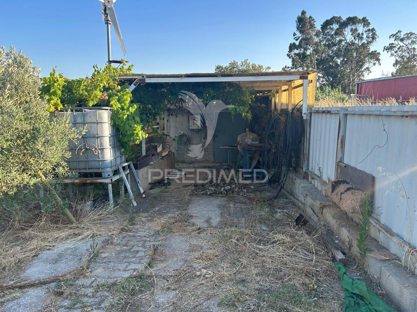 Terreno para moradia com 539m2 no carregado