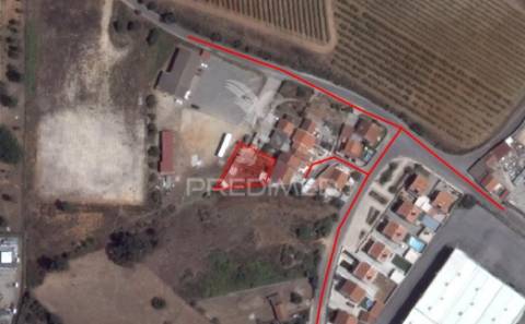 Terreno para moradia com 539m2 no carregado