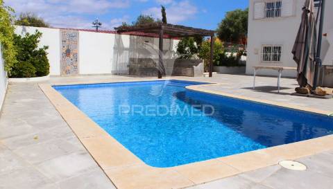 Moradia v5 com piscina, garagem e anexo – conforto e espaço para toda a família