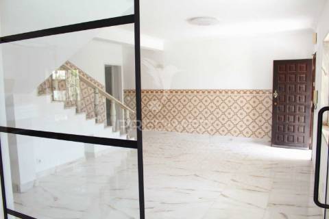 Moradia v5 com piscina, garagem e anexo – conforto e espaço para toda a família