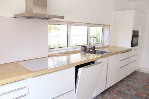 Moradia v5 com piscina, garagem e anexo – conforto e espaço para toda a família