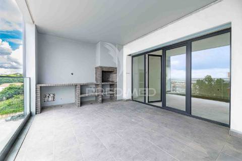 T2 com terraço de 66m2 e box, torres do palácio - sobradinho