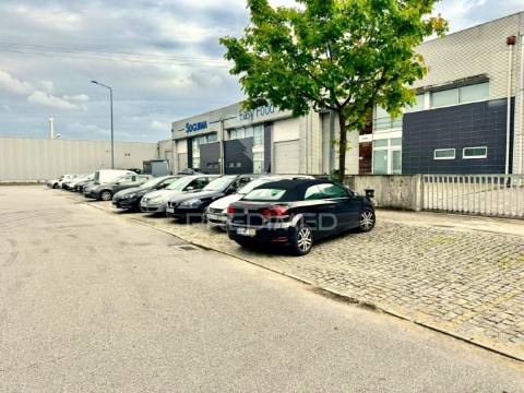 Armazém industrial em vila nova de sande - guimarães