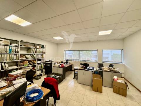 Armazém industrial em vila nova de sande - guimarães