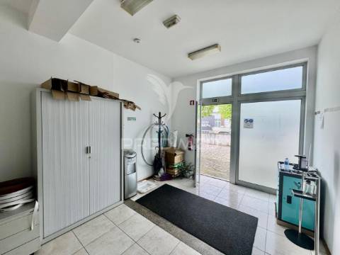 Armazém industrial em vila nova de sande - guimarães